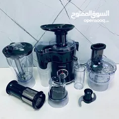  3 خلاط متعدد الوظائف من ماركة Universal العالميه. 1* 10  يحتوي الجهاز على 10 قطع متعدده لكل قطعه منها