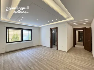  17 شقة طابق شبه ارضي مساحة 231م + حديقه 255م بتشطيبات مميزة - حي الصحابة - رجم عميش - رمضان للاسكان