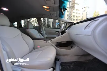  23 تويوتا بريوس بحالة ممتازة فل كامل عدا البانوراما بحالة الوكالة مالك واحد