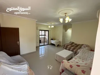  15 شقة للبيع في المهندسين 350 متر مربع طابق 3 مع روف كبير مميزة جداً من المالك