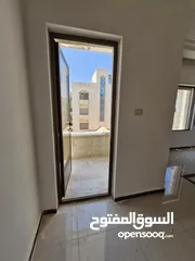  11 شقة نظيفه للايجار (ايجار اول)