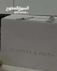  1 شنطة نسائية من براند Charles & Keith جديدة لم تستخدم تم شرائها من مول عمان سبب البيع حجمها كبير