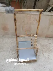  15 ستاندات ببغاء أحجام وأشكال مختلفة من الخشب ومن المعدن متحركه بعجلات وبدون مع صينية واكواخ كلاب