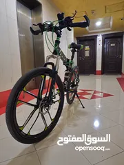  1 دراجة هوائية بحالة جديدة