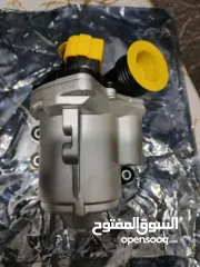  1 طرمبة ماء bmw  اصلية