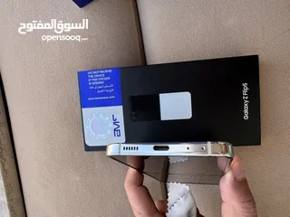  6 Samsung Z Flip 5  بحالة الجديد