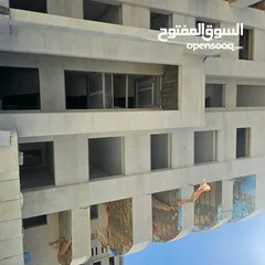  13 اخير مع روف شركة حسام الجمزاوي للإسكان مساحه 180 داخلي و روف 40 متر ترس 100 متر اطلالة