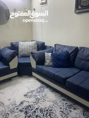  1 كنب مودرن مستعمل بحالة جيده للبيع بسعر مغري