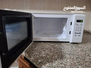  4 نشتري جميع انواع الاثاث المستعمل والخردوات والنثريات
