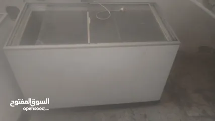  1 فريزر عدد 2 للببع في حال جيد