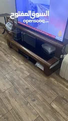  8 طاولة تلفزيون TV unit للبيع في غرفة الجلوس