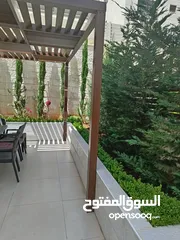  3 شقة فاخرة بإطلالة  مميزة بارقى مناطق عمان الغربية الجبيهة ارضي واخير مع رووف وطوابق