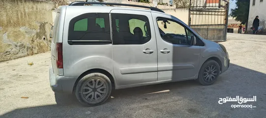  3 بيجو بارتنر 2017 نضيفة 6+1