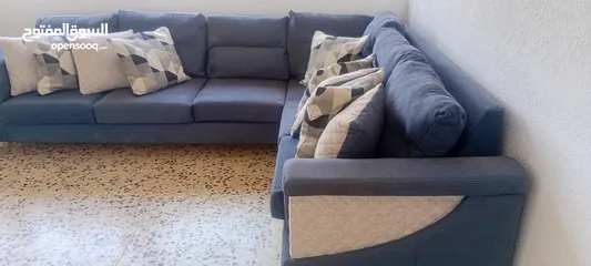  2 Are you looking for that particular contemporary living room set? Then look no further.