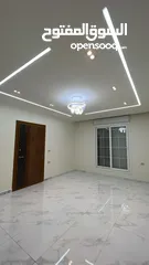  5 بيت شبه فيلا متلاصقه للبيع
