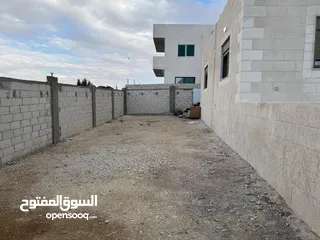  9 بيت للبيع مميز منطقه هادئه جدا