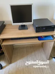  1 جهاز كمبيوتر pc مع شاشة نوّع لينوفو مع طاولة كمبيوتر للبيع