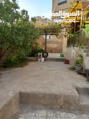  14 منزل مستقل ثلاثة طوابق  موقع مميز في ماركا الشمالية حي العبدلات