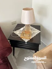  8 طقم غرفه جلوس من 7 مقاعد بالإضافه إلى طاولات وسط وسجاده
