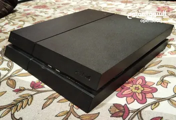  1 PS4 1TB WITH 4 CONTROLLER AND 3 GAMES AND ACCESSORIES