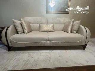  3 طقمين كنب فاخرين لغرفة الجلوس للبيع