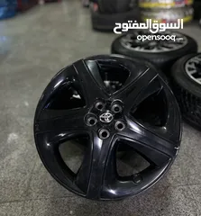  3 /:- جنط تويوتا بريوس /:- اصلي بحالة الوكالة  /:- قياس “17” انش