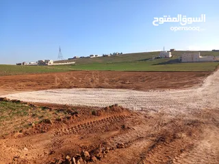  2 أرض موقع مميز للبيع- طريق رحاب المفرق