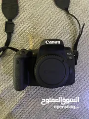  1 Camera Canon 77D