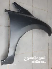  10 طبون امامي ليف 2015 نظيف في كسر بسيط عند قاعدة الشحن تمت معالجته بلاصق قوي جدا وايضا جناح امامي يمين