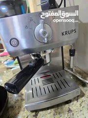  1 ماكينة قهوة وكابتشينو شبه جديدة للبيع