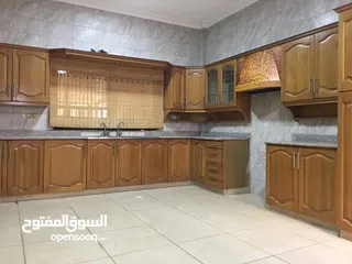  4 شبه فيلا فارغة للايجار
