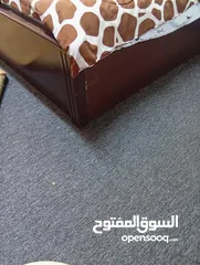  3 غرفة نوم تفصيل بحاجة لدهان فقط الغرفة بحالة جيدة جدا اللون بني  للبيع
