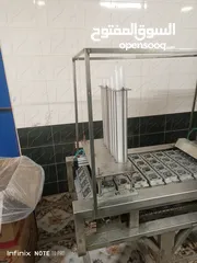  1 محطة مياه مع ماكنة ماينة تعبئة كاسات ماء