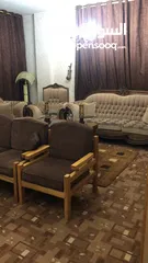 4 مستودع طابقين + شقتين للسكن+ برج اتصالات على السطح مؤجر مخيم الزرقاء قرب مدارس وكالة الغوث