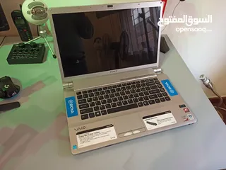  1 جهاز لابتوب سوني vaio مستعمل بسعر مغري كلشي شغال