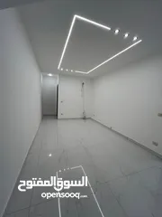  3 شبه ارضي 130م مع حديقة و ترس 90 متر في البنيات خلف البتراء