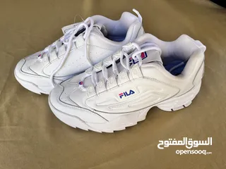  10 •	بوت رياضي أبيض من ماركة Fila اصلي مقاس 40 فقط  • بوت هايكينغ وتسلق اصلي متوفر بمقاسين 39,40