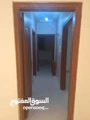  9 شقة شبه ارضية فاخرة مع ساحة خاصة للبيع ، موقع مميز وهادئ