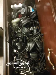  1 سماعات وايادي ps4بكميه محترمه للبيع قطع وفي منها بدها تصليح