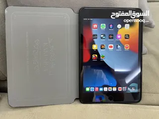  1 Ipad 4 mini    128 gb مع كفر مجاني و ستيكر حمايه