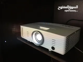 2 Acer P1185 3200 lumens HD Projector