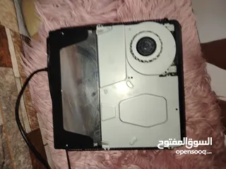  6 بلاستيشن 4للبيع مع ثلاث أيادي