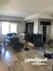  28 شقة طابق اخير مع روف في منطقة النخيل للبيع