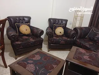  3 طقم كنب مع طاولة سفرة واربع كراسي