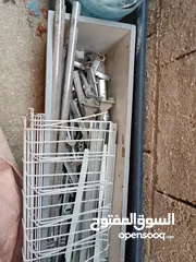  5 بيع زجاج سكوريت وعلاقات كروم وعواميد مستعمل. البيع البضاعه كامله.