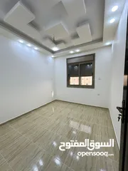  15 شقه بناء جديد طابق ثالث مع غرفه علي السطح ونصف السطح