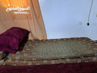 11 عفش نظيف بداعي الترحيل للبيع المستعجل بسعر جيدمكون من خزانه وكومدينه عدد 2وتخت مجوز مع فرشه