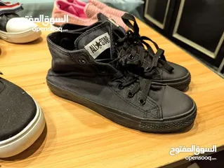  2 احذيه شوزات  بناتي ستاتي .
