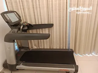  3 Treadmill Life Fitness 95T 3000 AED