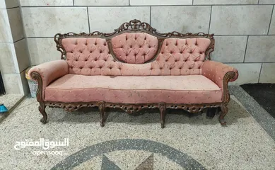  2 كنبة أثرية فخمة على الطراز الفيكتوري - تحفة نادرة تجمع بين الرقي والأصالة والخشب المحفور يدويًا!